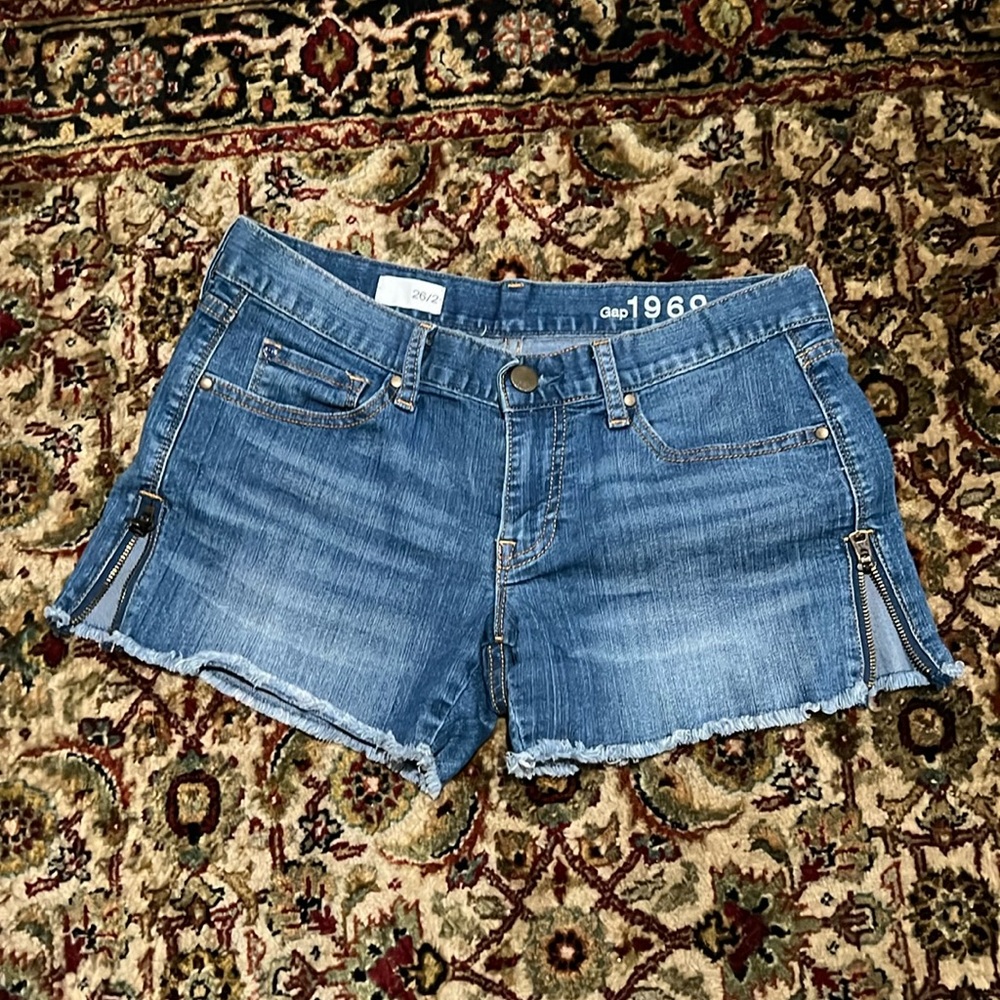 Gap 1969 Oceanside Denim Shorts Zipper Detail on Outside Leg Size 2 / 26